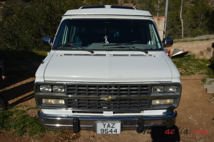 Chevrolet Van 3rd generation 1971-1996 (1992 Chevy Van 20 conversion van 4d), front view