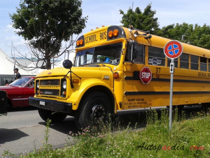 Chevrolet B-Series 1. generacja 1967-1983 (school autobus), lewy przód