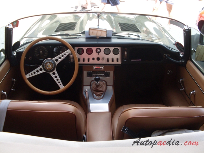 Jaguar E Type Series 1 Xke 1961 1968 1963 Roadster Ots 3 8l Interior Autopaedia Encyclopaedia Of Young And Oldtimers