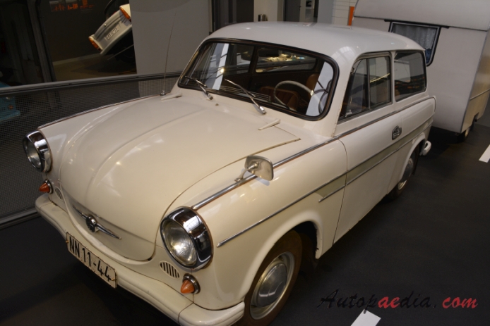 Trabant 600 (P60) 1962-1965 (1965 kombi 3d), left front view
