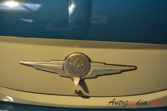 Trabant P50 1957-1962 (1958 limousine 2d), front emblem  
