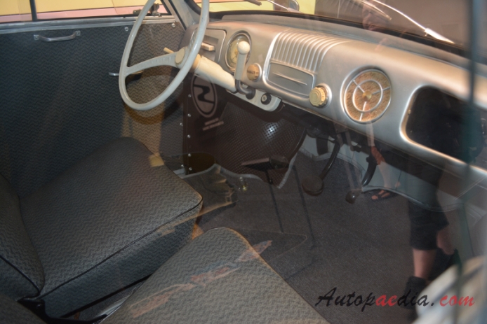 Trabant P50 1957-1962 (1958 limuzyna 2d), wnętrze